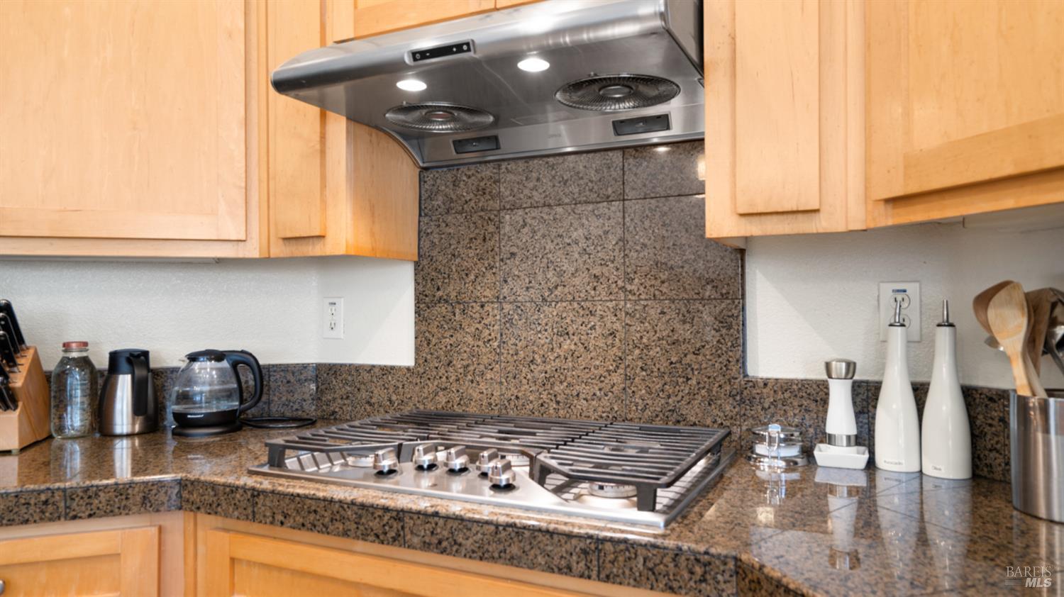 Detail Gallery Image 19 of 62 For 1803 Sanger Peak Way, Antioch,  CA 94531 - 4 Beds | 2/1 Baths