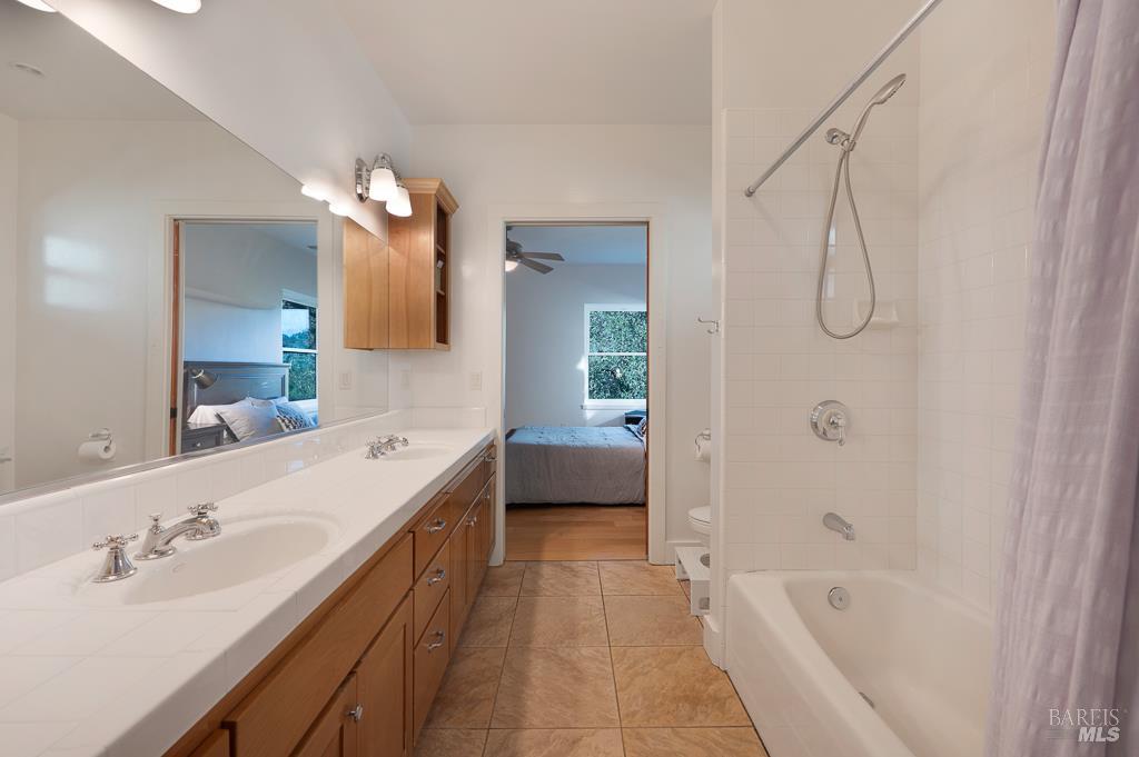 Detail Gallery Image 17 of 39 For 801 Samantha Ct, Healdsburg,  CA 95448 - 5 Beds | 4 Baths