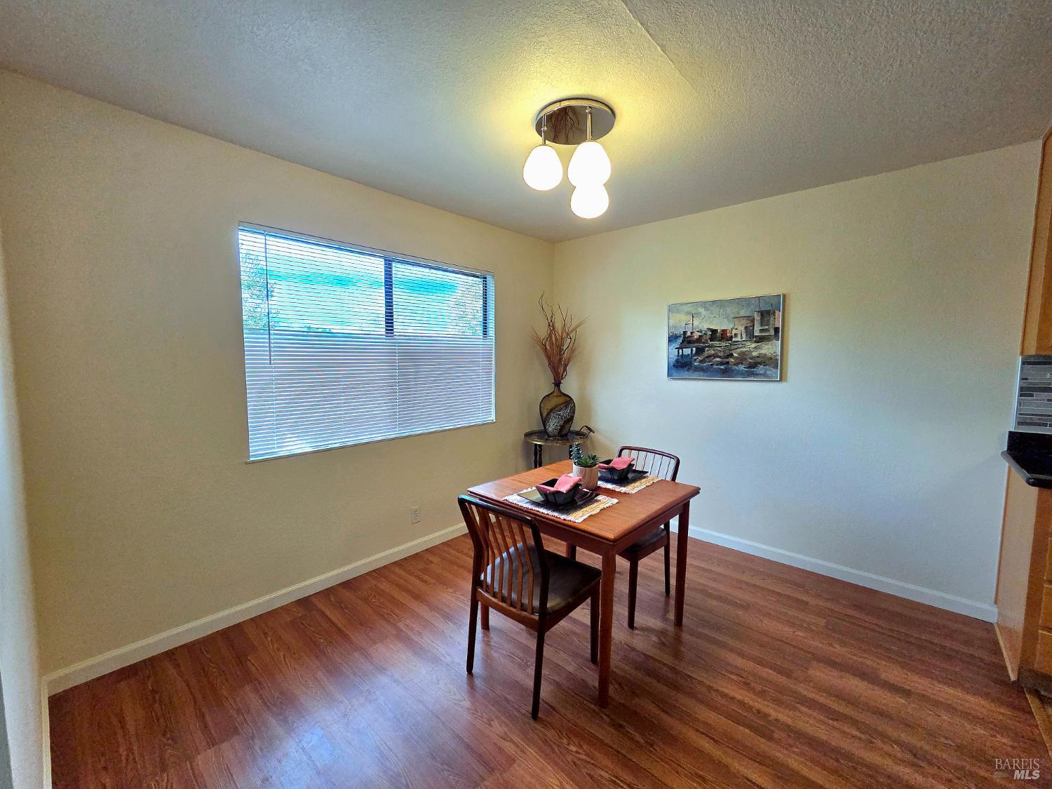Detail Gallery Image 5 of 16 For 900 Cambridge Dr #122,  Benicia,  CA 94510 - 2 Beds | 1 Baths