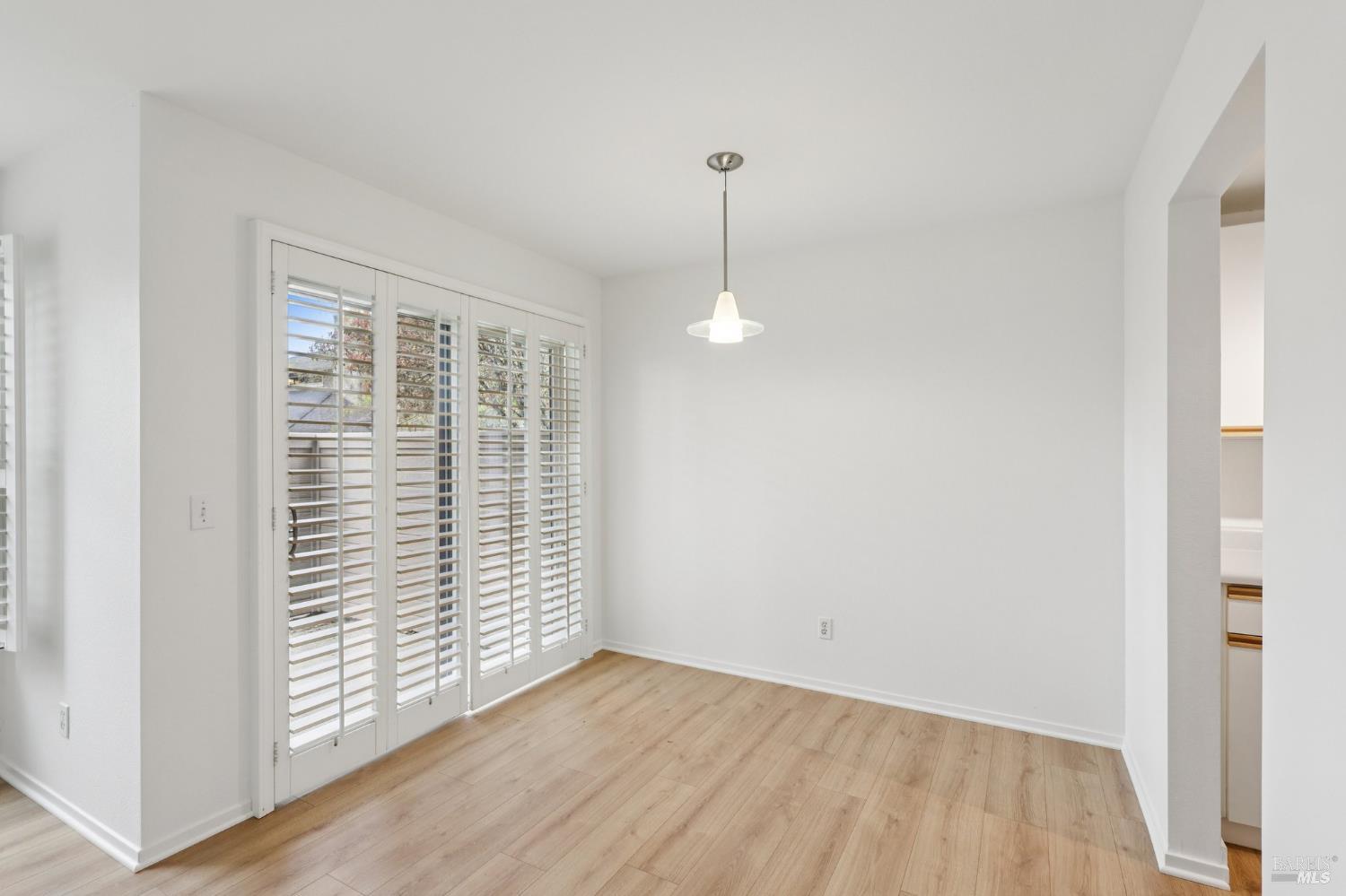 Detail Gallery Image 6 of 23 For 589 Mission Blvd, Santa Rosa,  CA 95409 - 2 Beds | 2 Baths