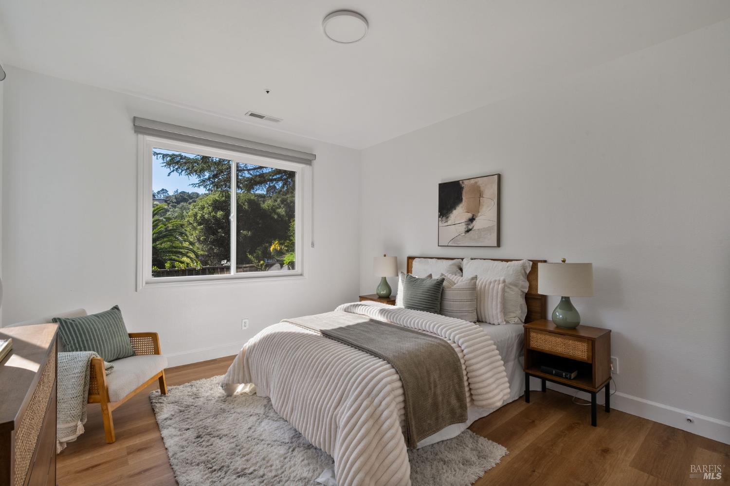 Detail Gallery Image 30 of 48 For 174 Main Dr, San Rafael,  CA 94901 - 5 Beds | 2/2 Baths