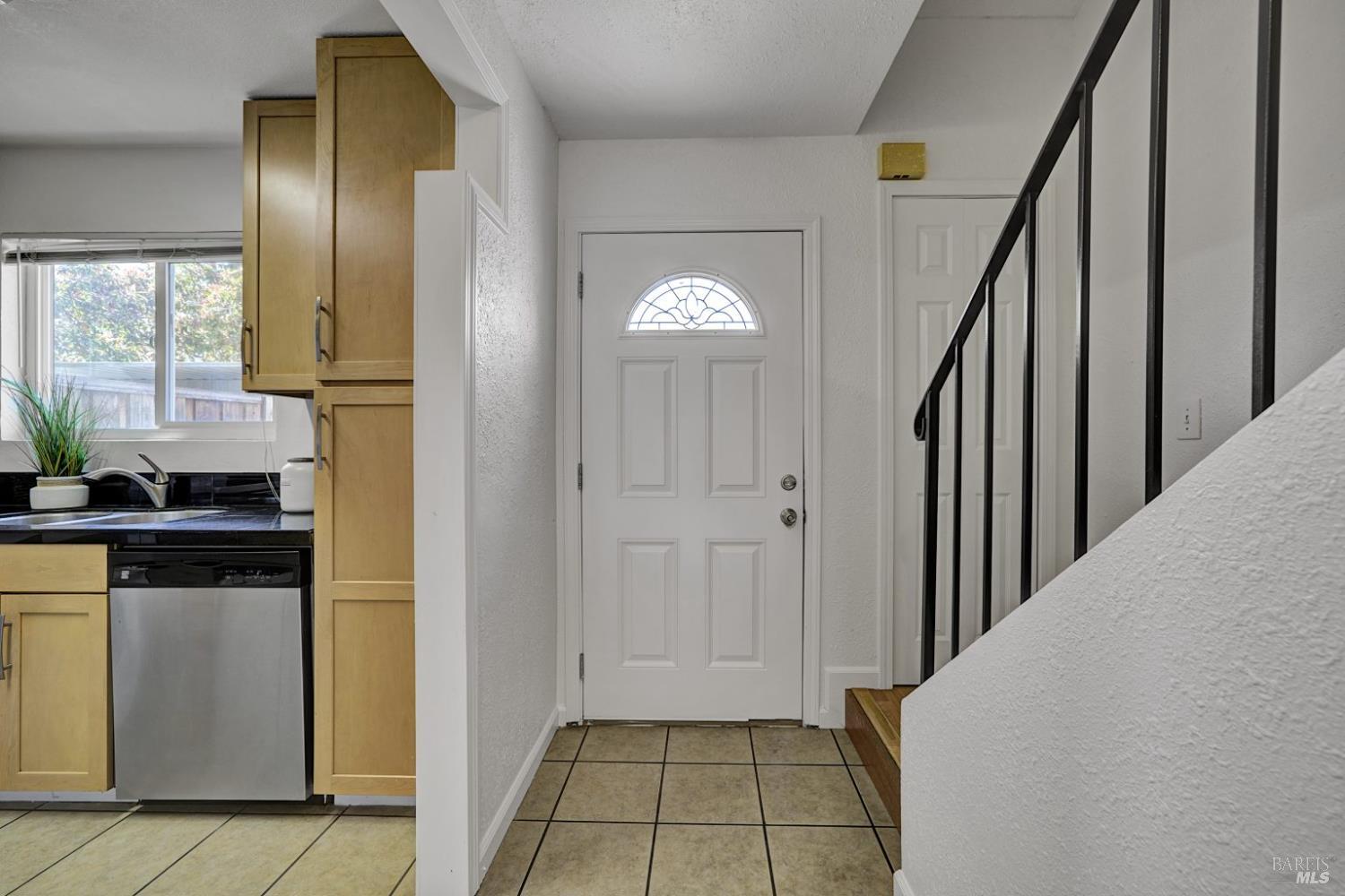 Detail Gallery Image 3 of 33 For 735 Racquet Club Cir, Rohnert Park,  CA 94928 - 2 Beds | 1/1 Baths