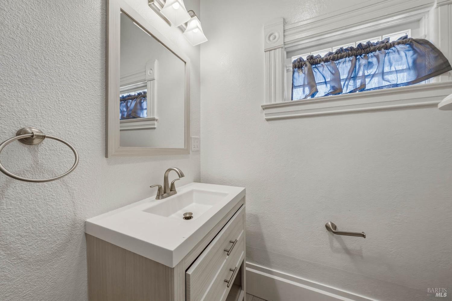 Detail Gallery Image 21 of 33 For 107 Sebastopol Ave, Santa Rosa,  CA 95407 - 4 Beds | 3/1 Baths