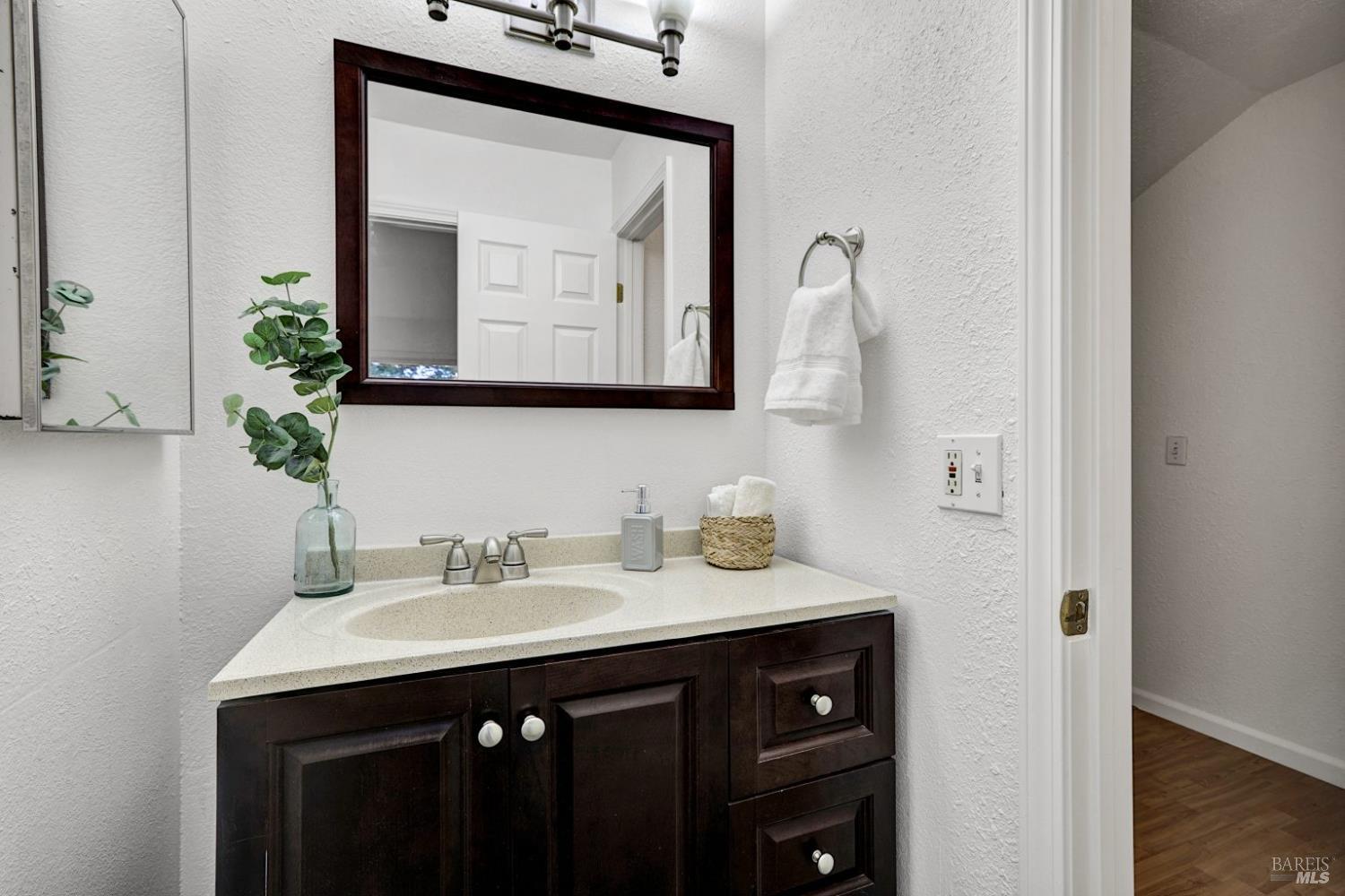 Detail Gallery Image 22 of 33 For 735 Racquet Club Cir, Rohnert Park,  CA 94928 - 2 Beds | 1/1 Baths