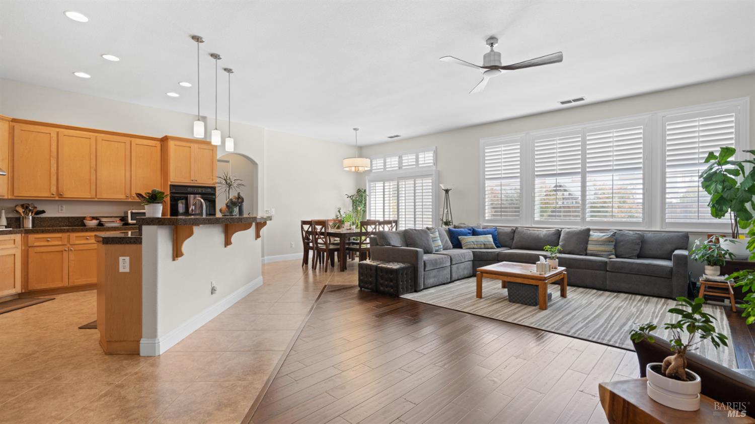 Detail Gallery Image 10 of 62 For 1803 Sanger Peak Way, Antioch,  CA 94531 - 4 Beds | 2/1 Baths