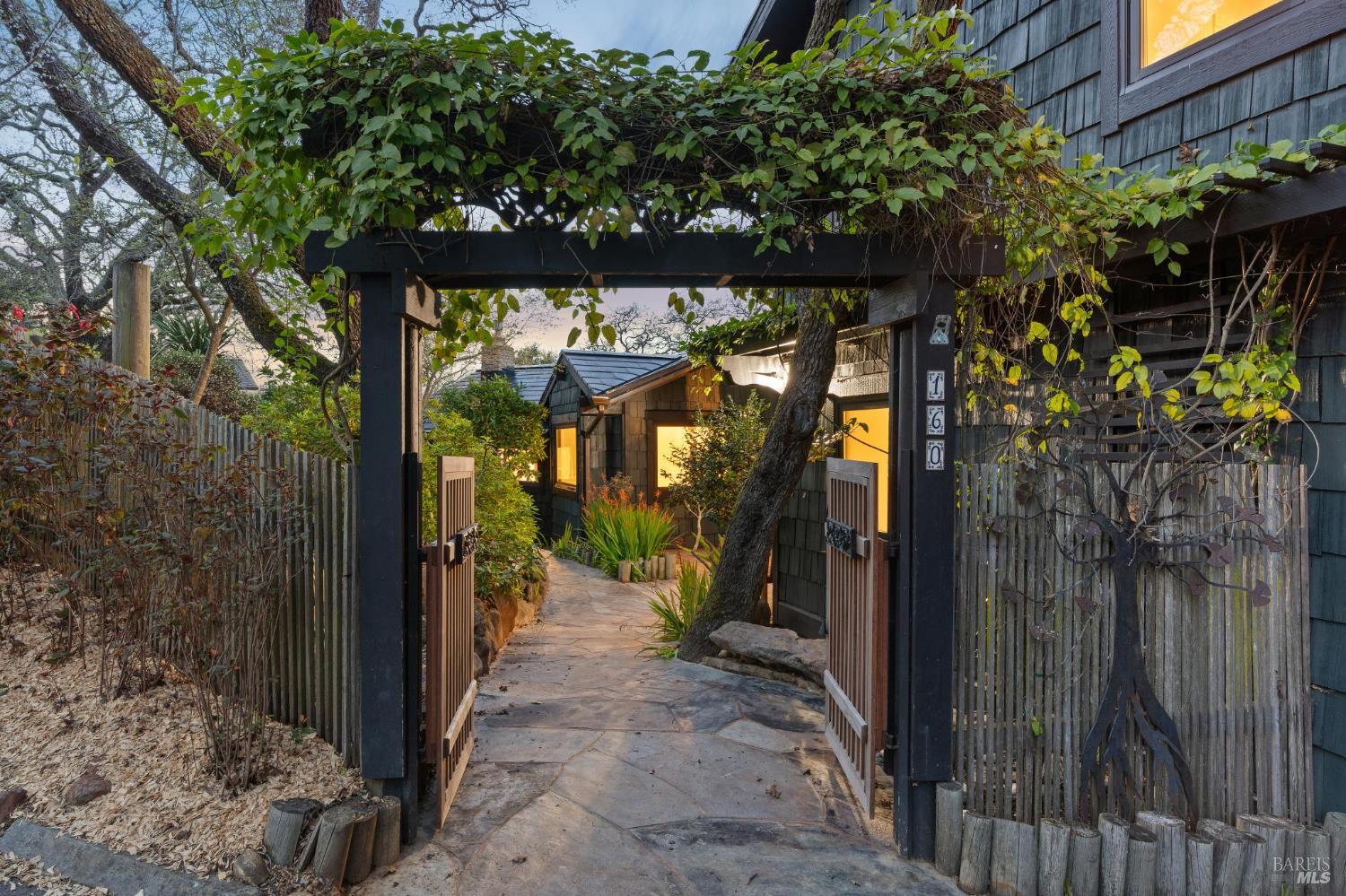 Detail Gallery Image 2 of 66 For 160 Crest Rd, Novato,  CA 94945 - 3 Beds | 3/2 Baths