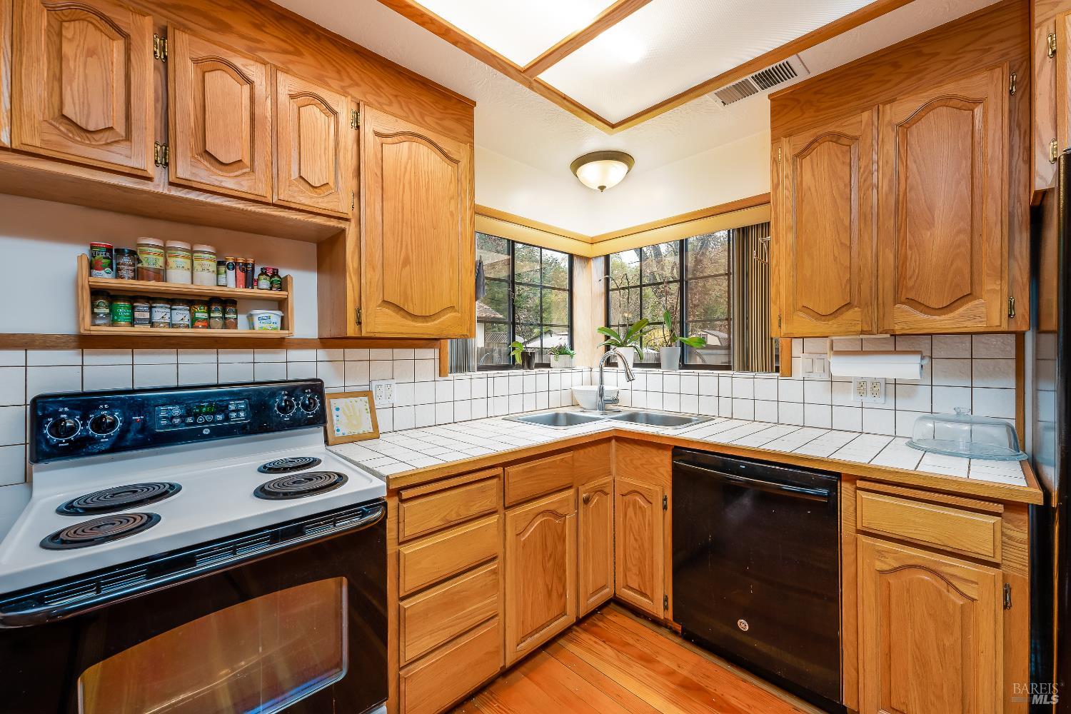 Detail Gallery Image 12 of 34 For 1096 W Standley St, Ukiah,  CA 95482 - 3 Beds | 3 Baths