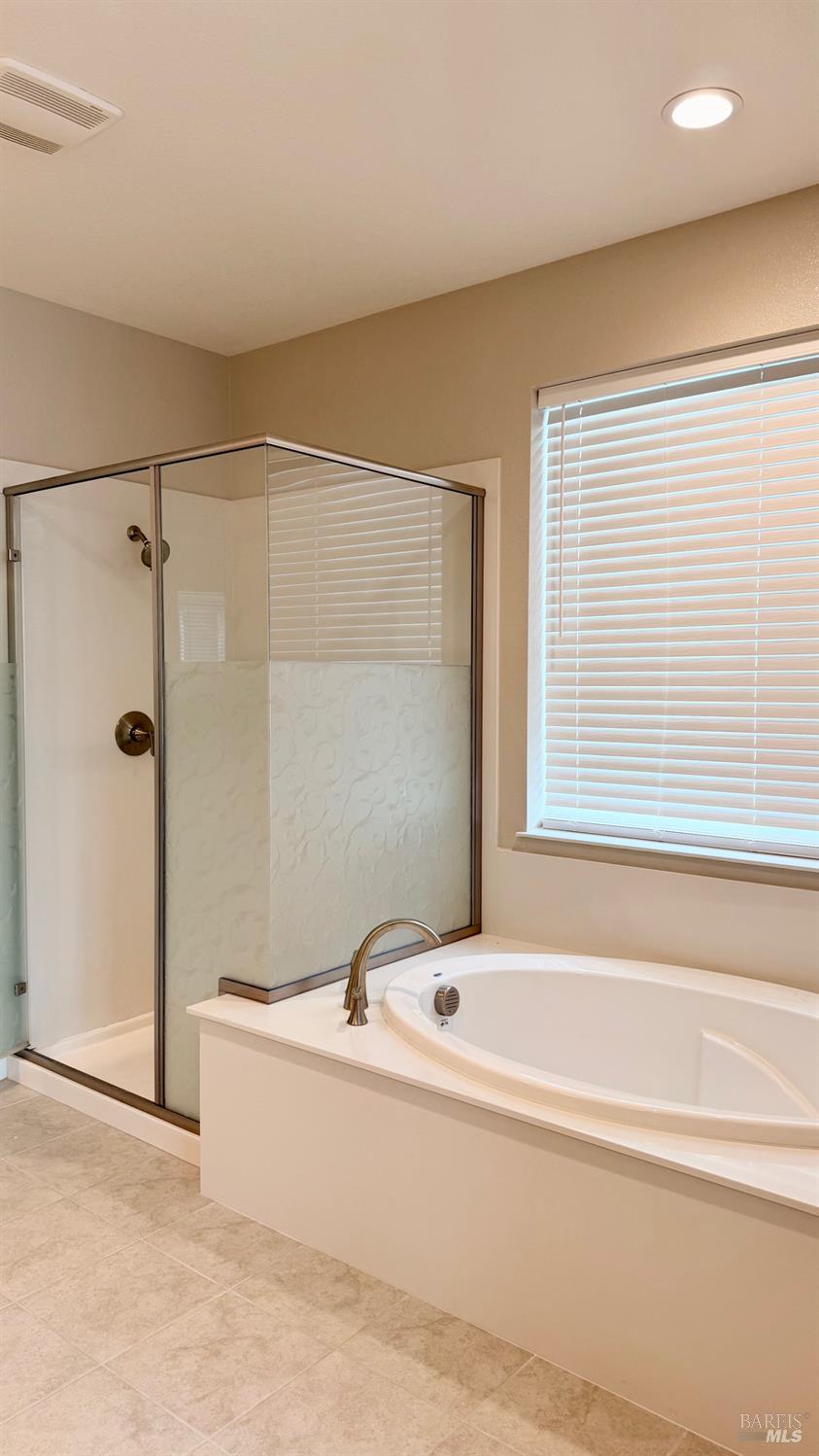 Detail Gallery Image 20 of 49 For 1548 Nightfall Ln, Fairfield,  CA 94533 - 5 Beds | 4 Baths