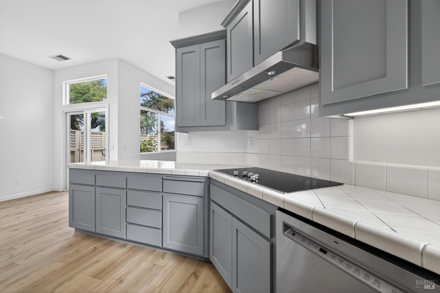 Detail Gallery Image 8 of 65 For 6539 Pine Valley Dr, Santa Rosa,  CA 95409 - 3 Beds | 2 Baths