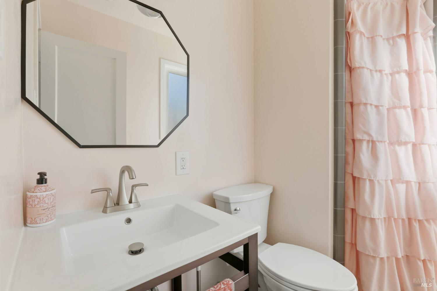 Detail Gallery Image 28 of 38 For 840 Wilmac Ave, Novato,  CA 94947 - 3 Beds | 2 Baths