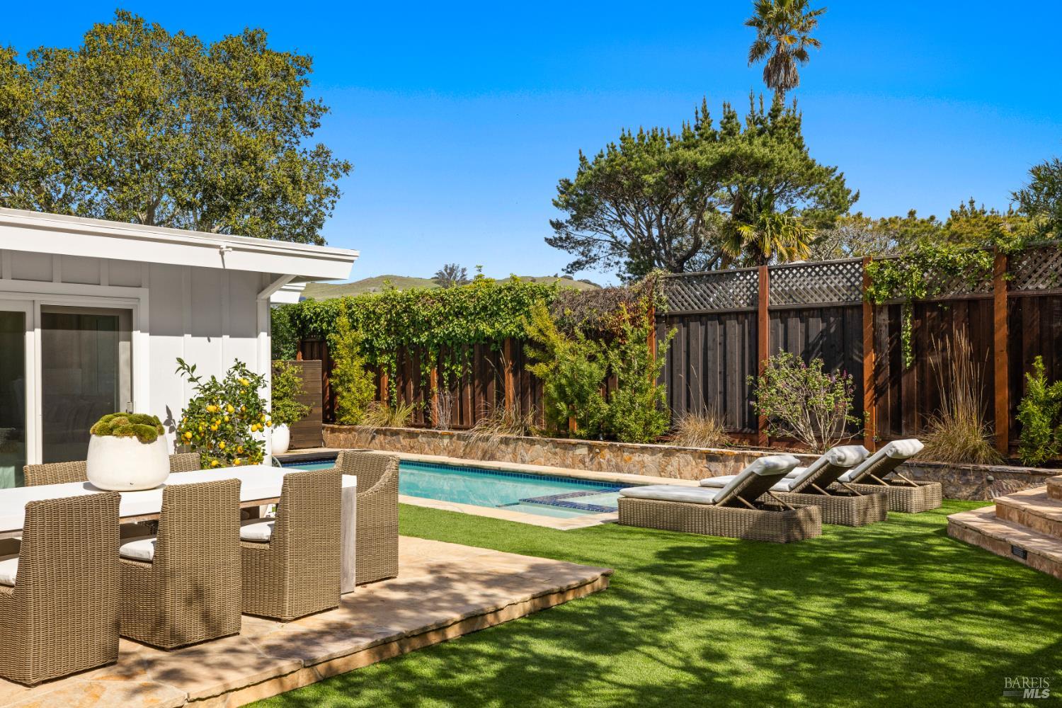 Detail Gallery Image 24 of 55 For 34 Southridge Dr, Tiburon,  CA 94920 - 4 Beds | 3/1 Baths