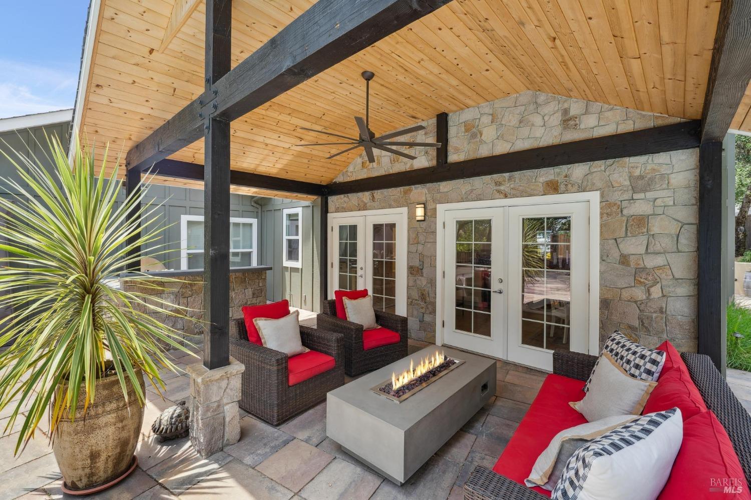 Detail Gallery Image 9 of 43 For 4880 Warm Springs Rd, Glen Ellen,  CA 95442 - 5 Beds | 3/1 Baths