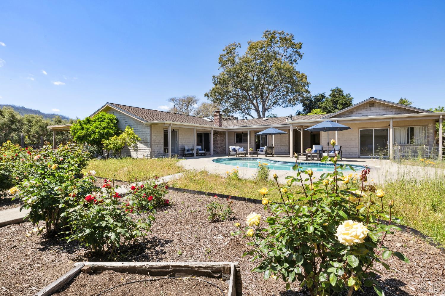 Detail Gallery Image 19 of 36 For 1851 Vallejo St, Saint Helena,  CA 94574 - 4 Beds | 4 Baths