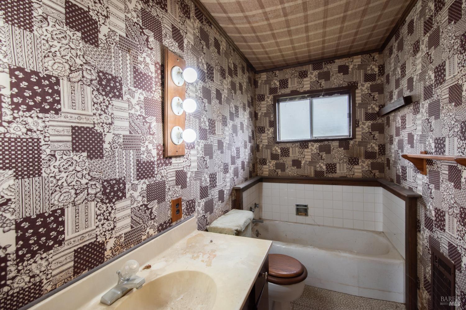 Detail Gallery Image 16 of 23 For 4550 Hidden Springs Rd, Santa Rosa,  CA 95404 - 3 Beds | 2 Baths