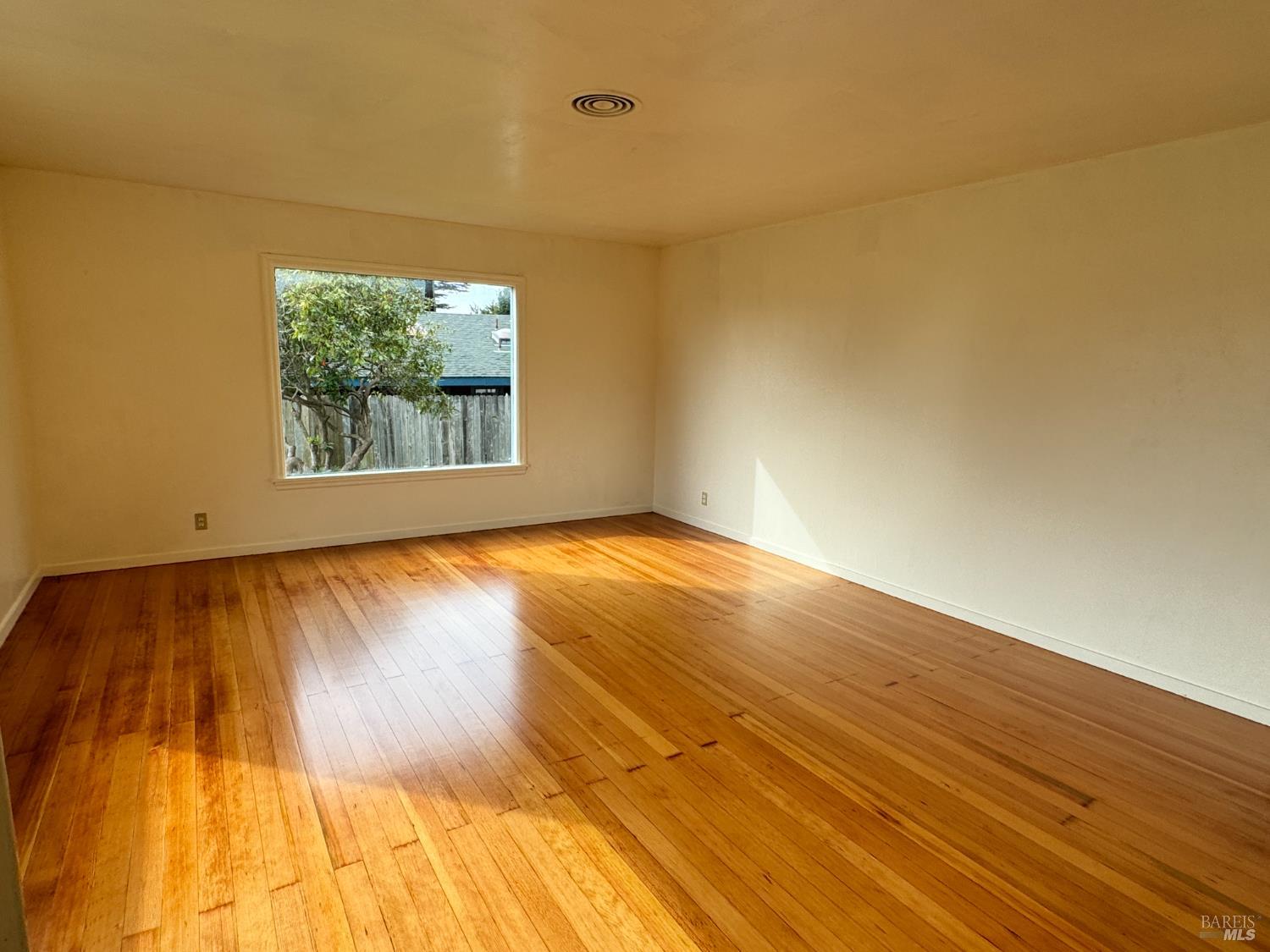 Detail Gallery Image 6 of 15 For 399 Winifred St, Fort Bragg,  CA 95437 - 2 Beds | 1 Baths