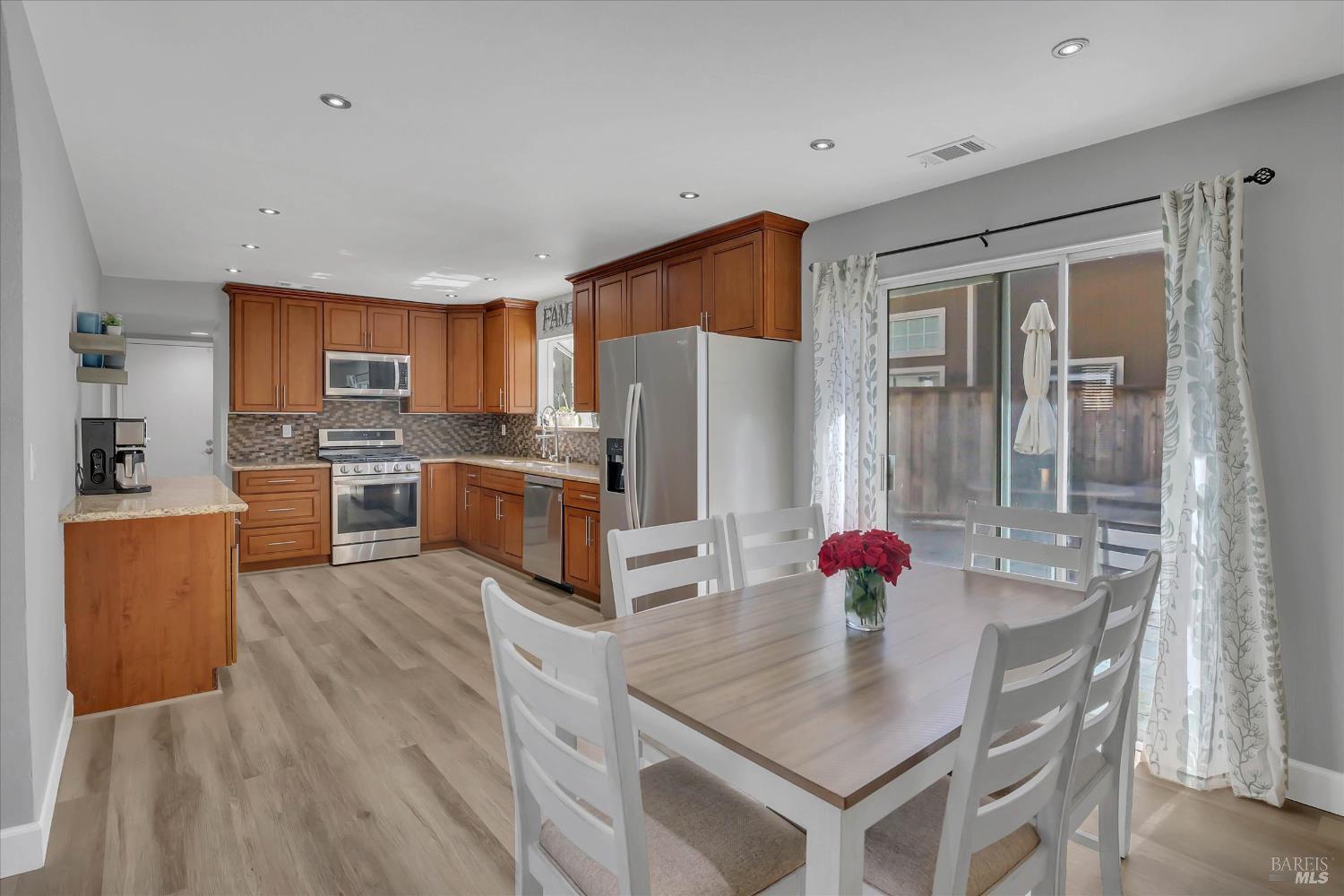 Detail Gallery Image 15 of 49 For 633 Country Ln, Oakley,  CA 94561 - 4 Beds | 2/1 Baths