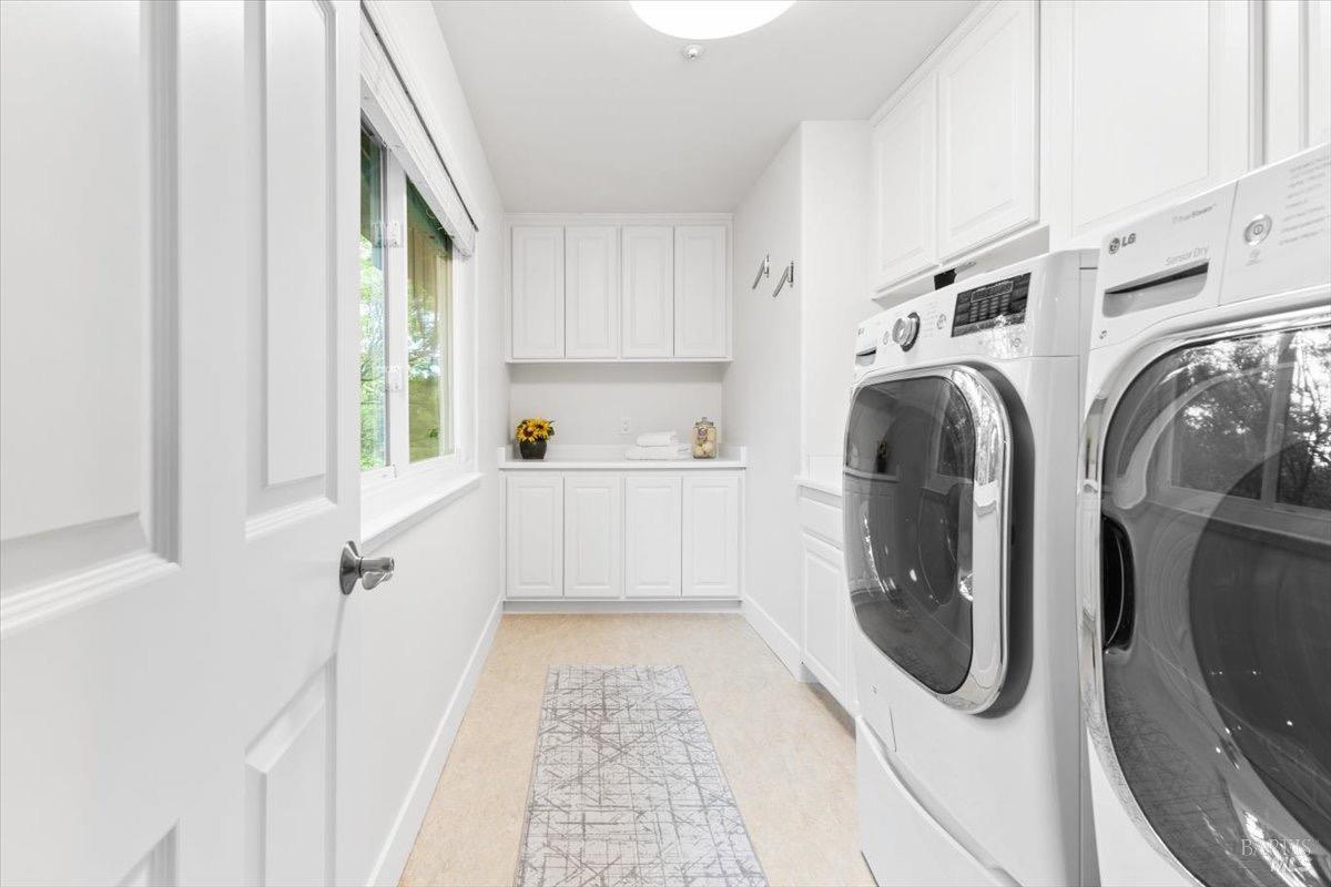 Detail Gallery Image 34 of 96 For 433 Tee Ct, Healdsburg,  CA 95448 - 4 Beds | 3/1 Baths