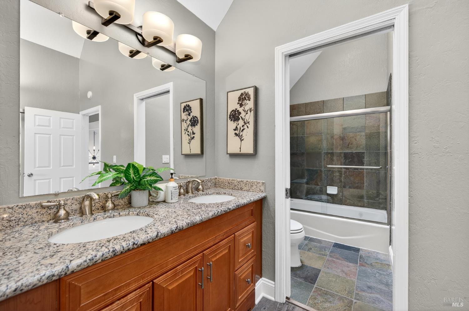 Detail Gallery Image 20 of 37 For 195 E B St, Benicia,  CA 94510 - 3 Beds | 2/1 Baths