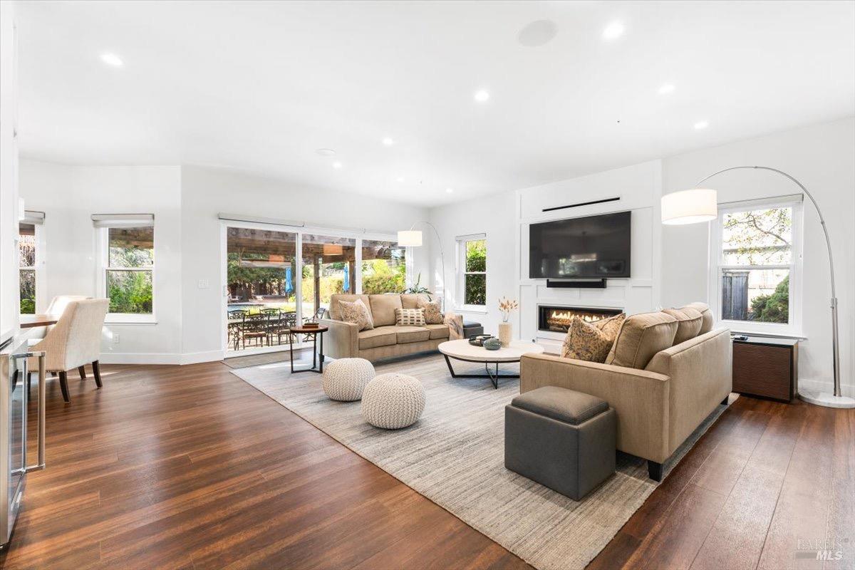 Detail Gallery Image 18 of 96 For 433 Tee Ct, Healdsburg,  CA 95448 - 4 Beds | 3/1 Baths