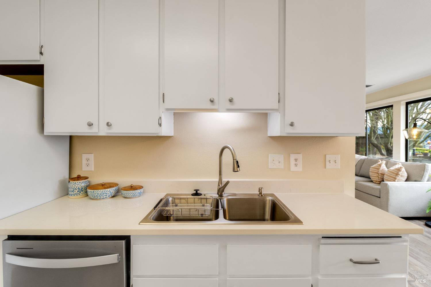 Detail Gallery Image 15 of 48 For 1474 London Cir, Benicia,  CA 94510 - 2 Beds | 2 Baths