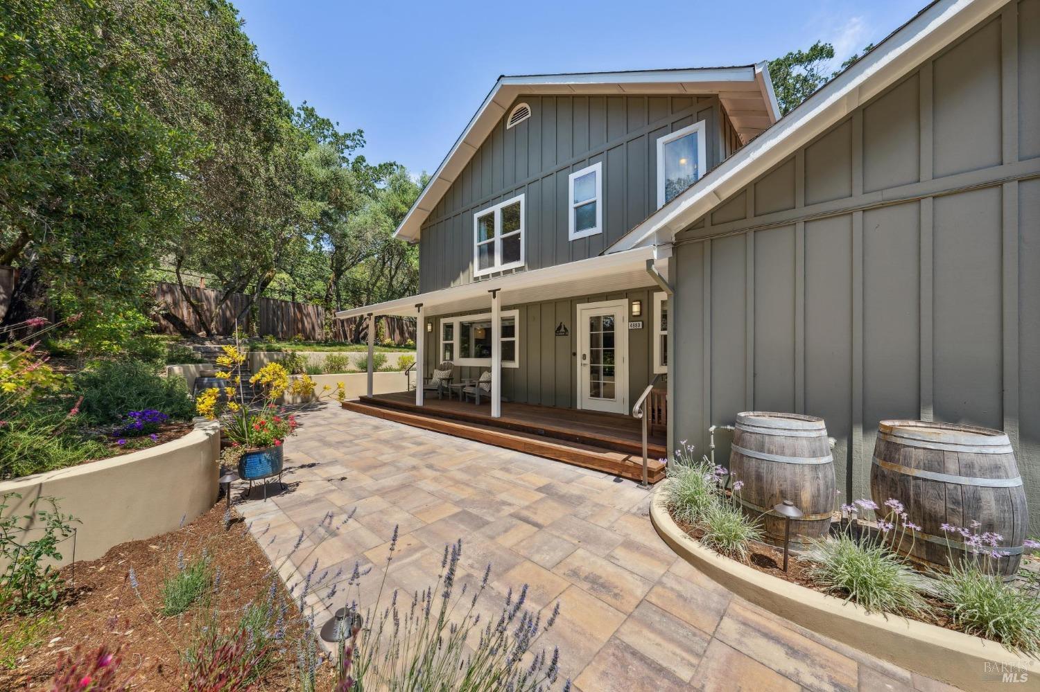 Detail Gallery Image 3 of 43 For 4880 Warm Springs Rd, Glen Ellen,  CA 95442 - 5 Beds | 3/1 Baths