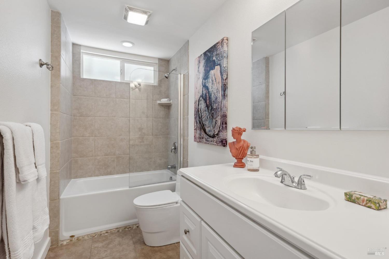 Detail Gallery Image 22 of 43 For 4880 Warm Springs Rd, Glen Ellen,  CA 95442 - 5 Beds | 3/1 Baths