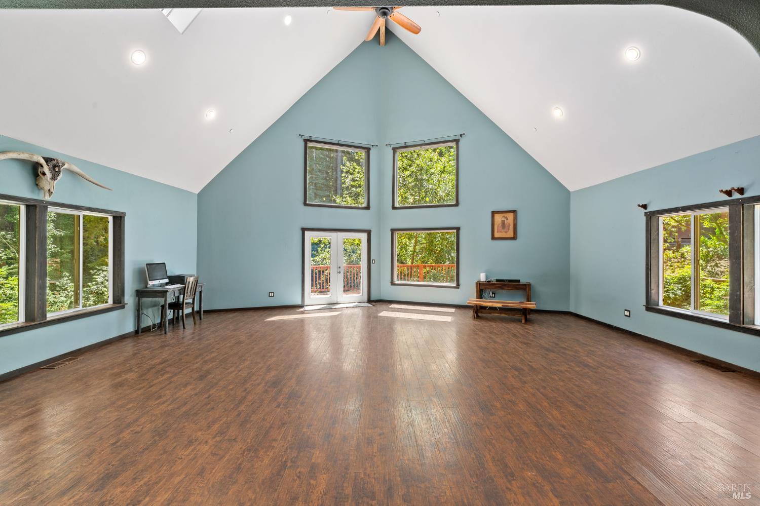 Detail Gallery Image 5 of 53 For 9935 Occidental Rd, Sebastopol,  CA 95472 - 3 Beds | 3 Baths