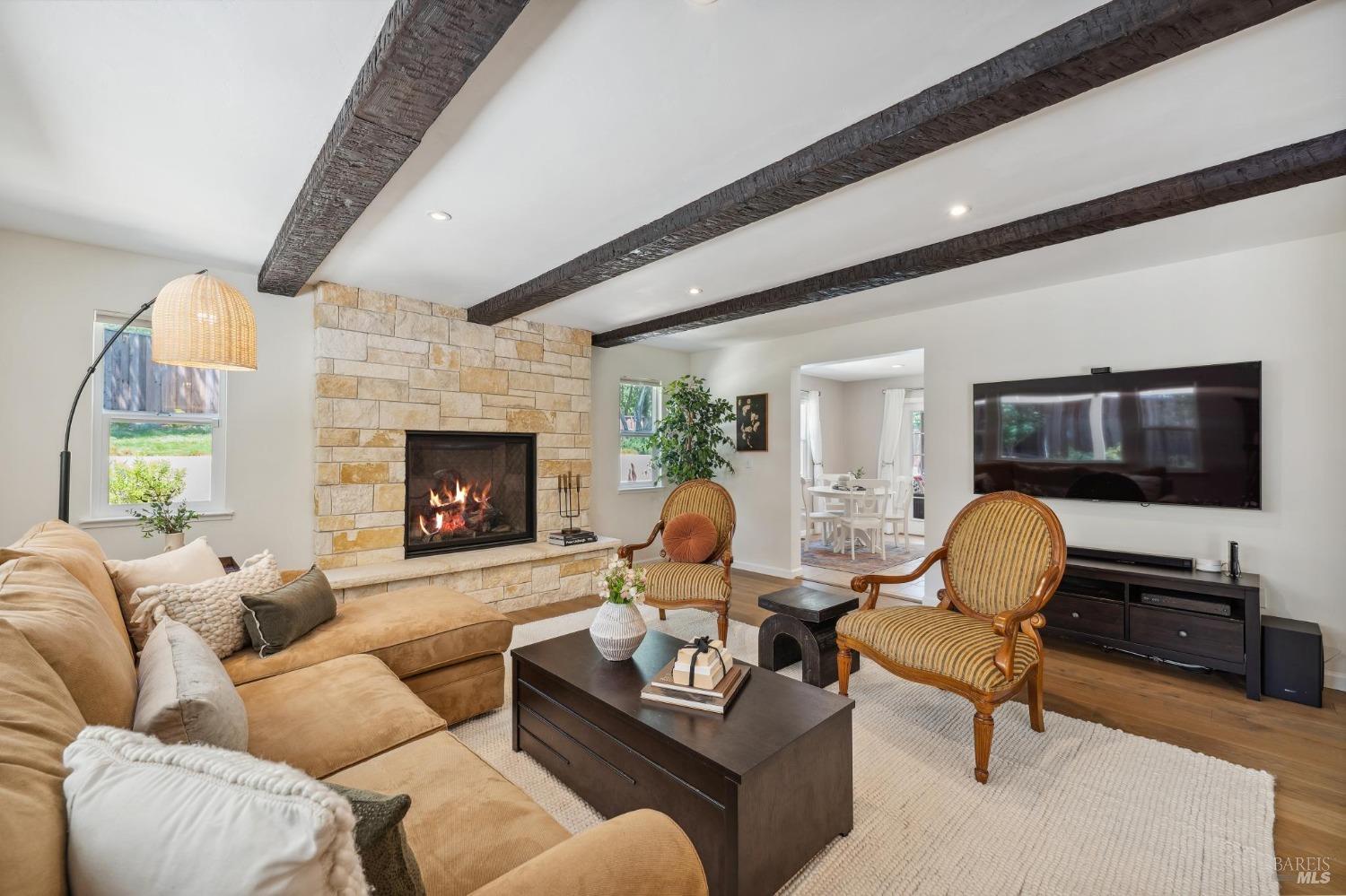 Detail Gallery Image 4 of 43 For 4880 Warm Springs Rd, Glen Ellen,  CA 95442 - 5 Beds | 3/1 Baths