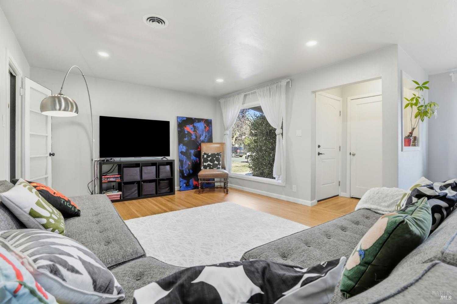 Detail Gallery Image 9 of 38 For 840 Wilmac Ave, Novato,  CA 94947 - 3 Beds | 2 Baths