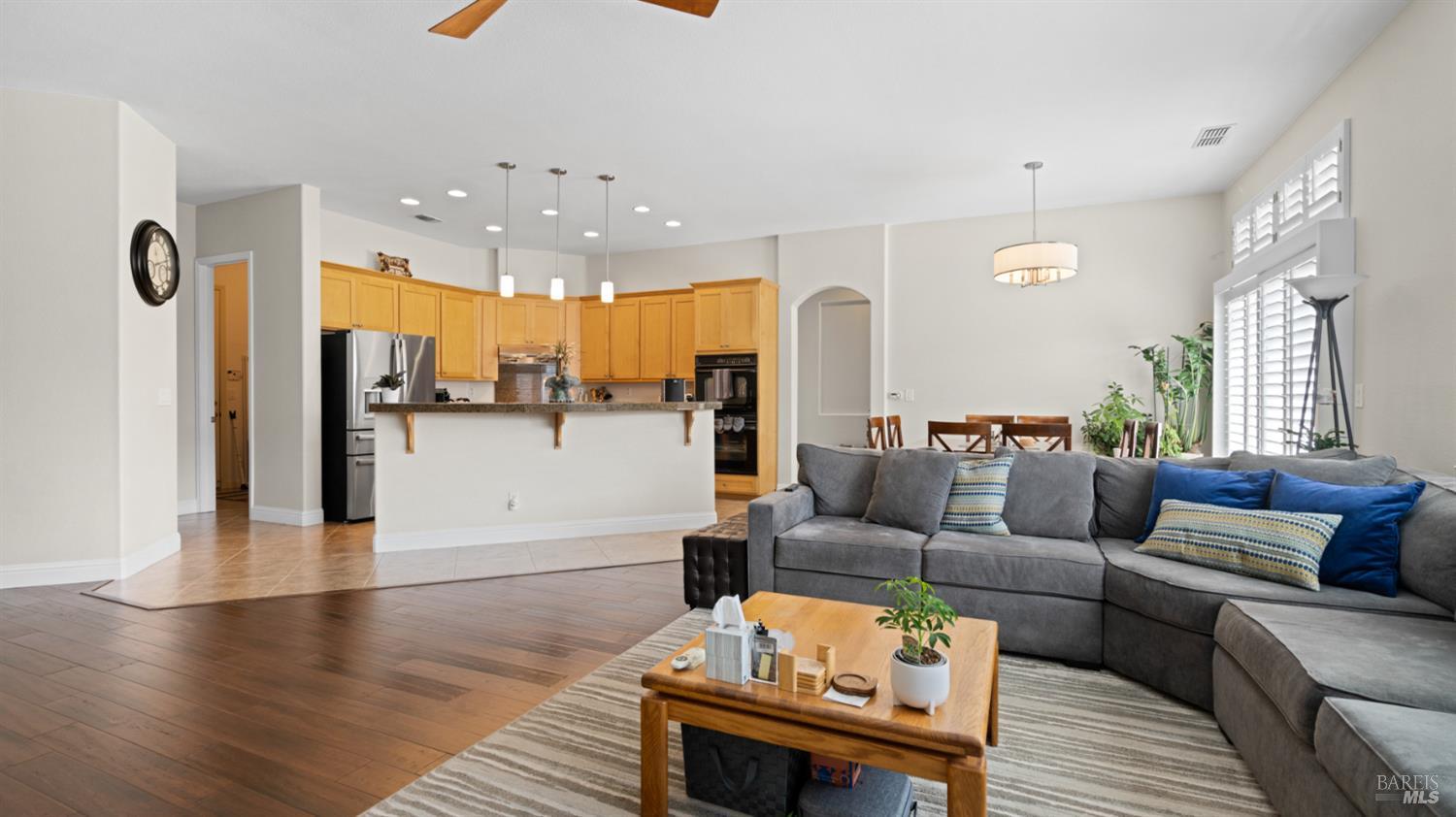 Detail Gallery Image 13 of 62 For 1803 Sanger Peak Way, Antioch,  CA 94531 - 4 Beds | 2/1 Baths