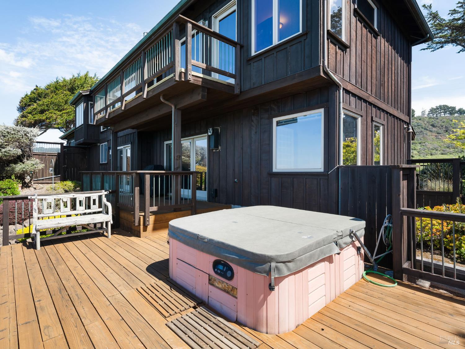 Detail Gallery Image 3 of 39 For 7400 S Highway 1 Unkn, Elk,  CA 95432 - 3 Beds | 3 Baths