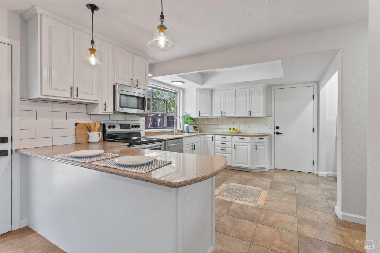 Detail Gallery Image 14 of 88 For 1661 Fairfield Ave, Fairfield,  CA 94533 - 3 Beds | 2/1 Baths