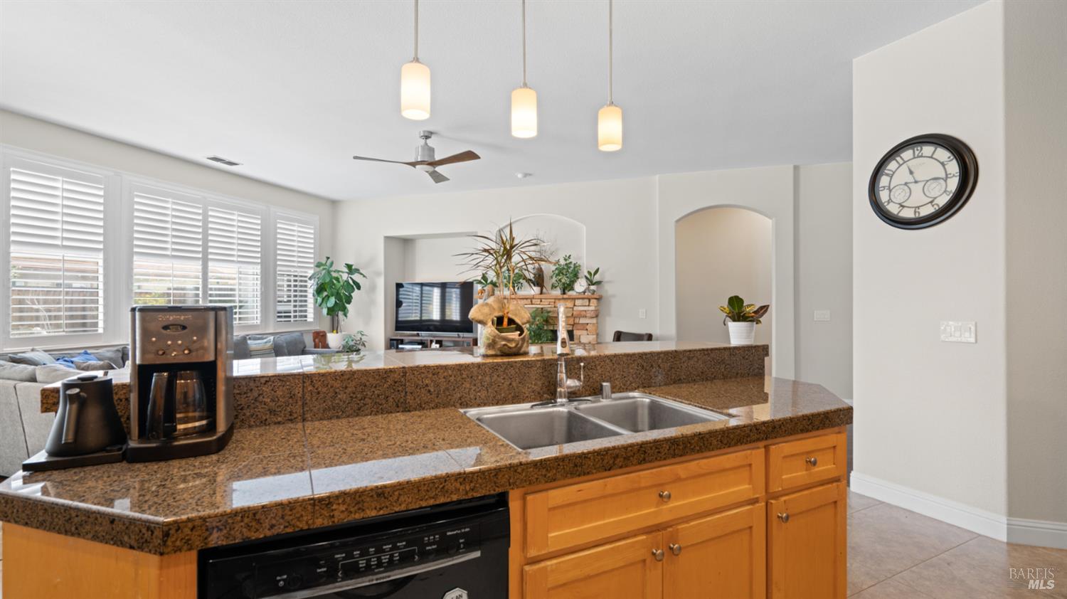 Detail Gallery Image 21 of 62 For 1803 Sanger Peak Way, Antioch,  CA 94531 - 4 Beds | 2/1 Baths