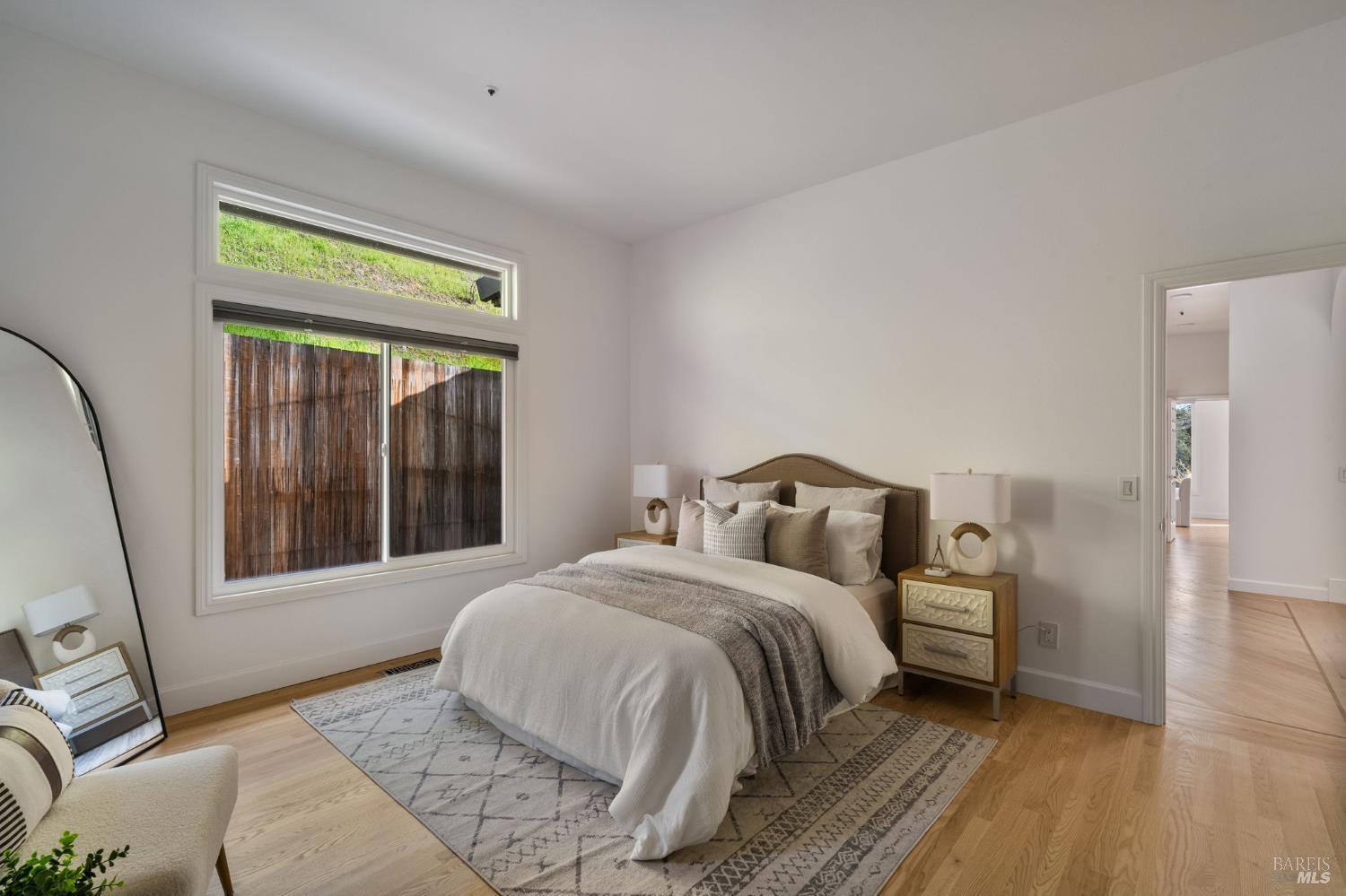 Detail Gallery Image 32 of 48 For 174 Main Dr, San Rafael,  CA 94901 - 5 Beds | 2/2 Baths