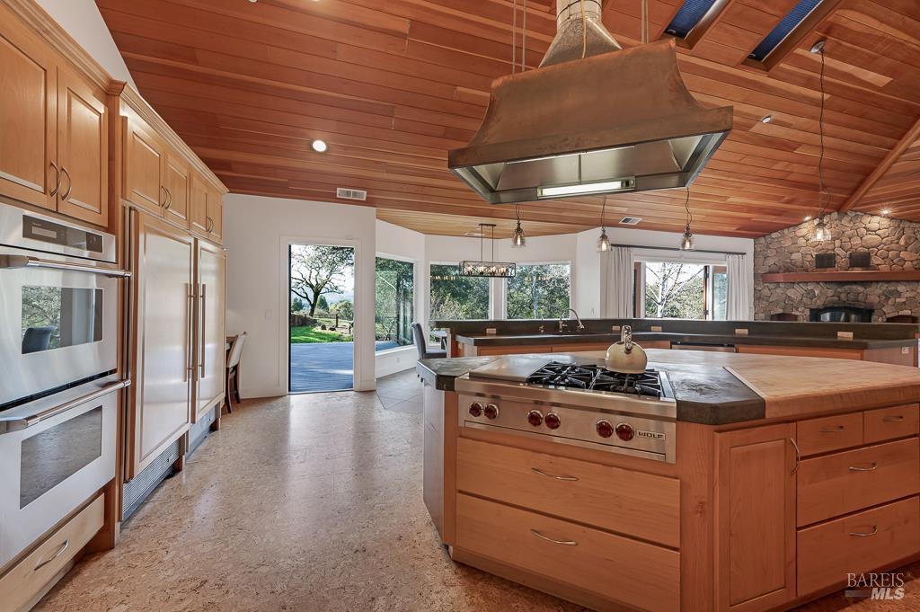 Detail Gallery Image 10 of 39 For 801 Samantha Ct, Healdsburg,  CA 95448 - 5 Beds | 4 Baths