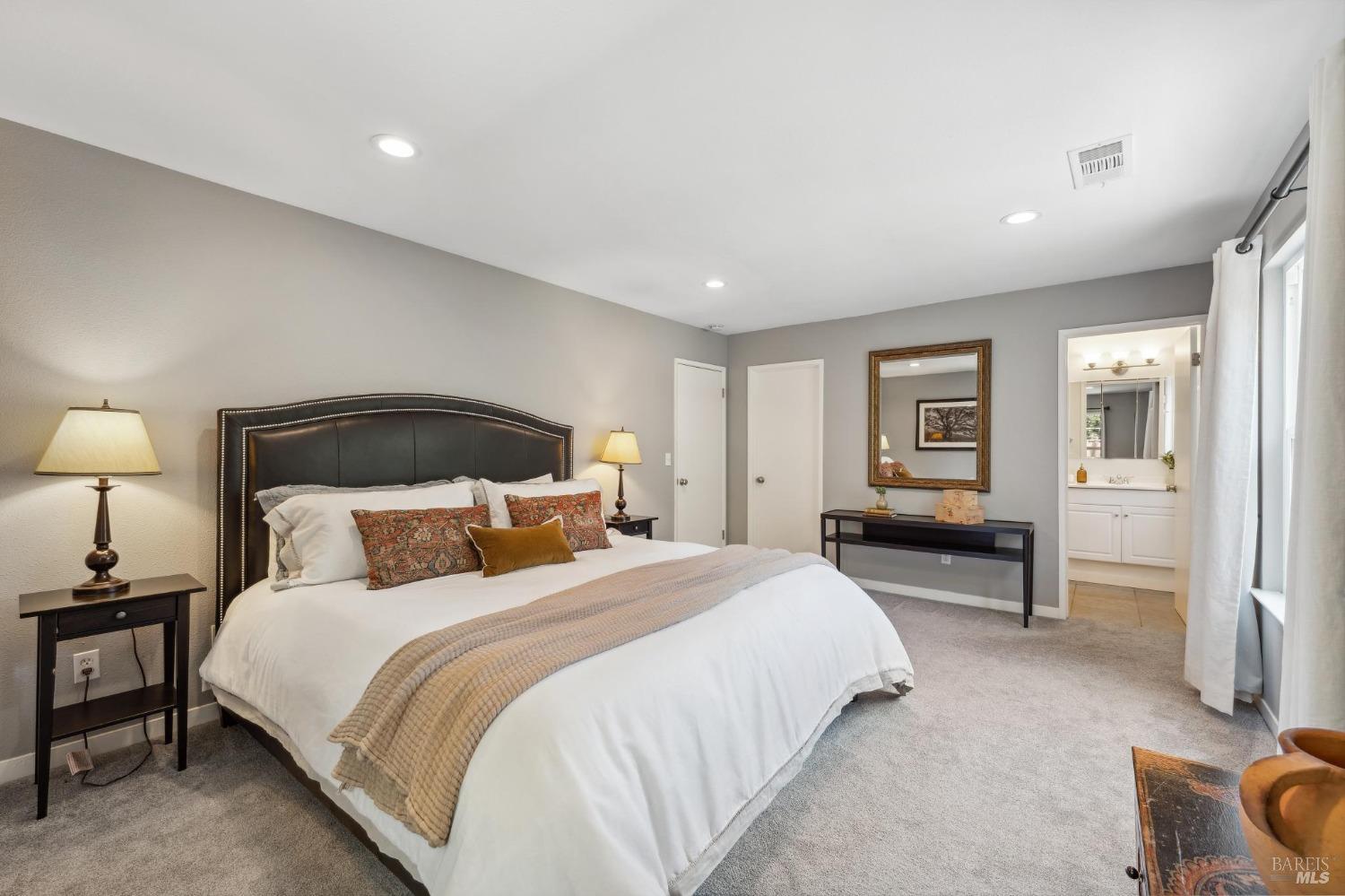 Detail Gallery Image 17 of 43 For 4880 Warm Springs Rd, Glen Ellen,  CA 95442 - 5 Beds | 3/1 Baths