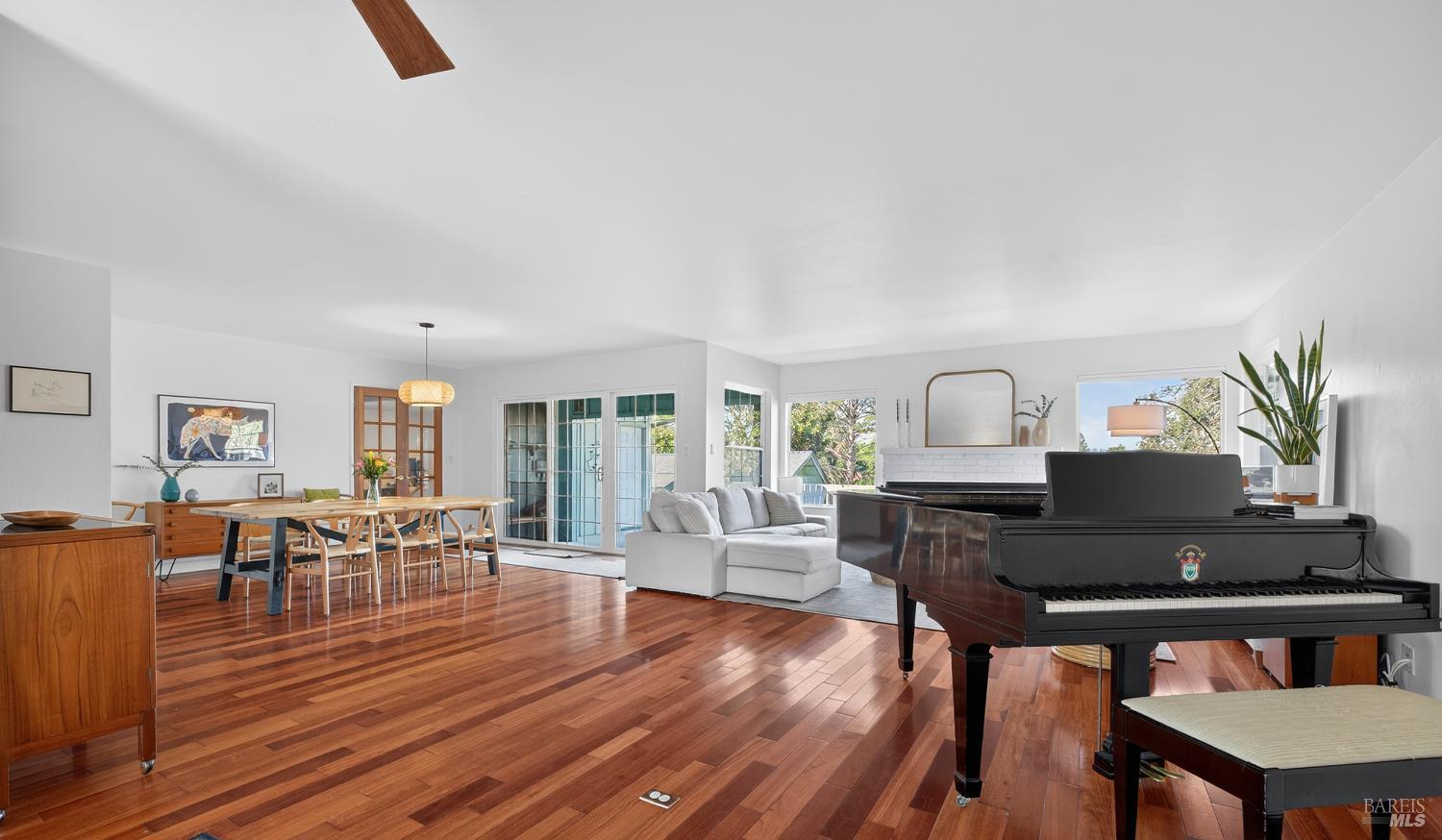 Detail Gallery Image 10 of 51 For 445 Marshall Ave, Petaluma,  CA 94952 - 3 Beds | 2 Baths