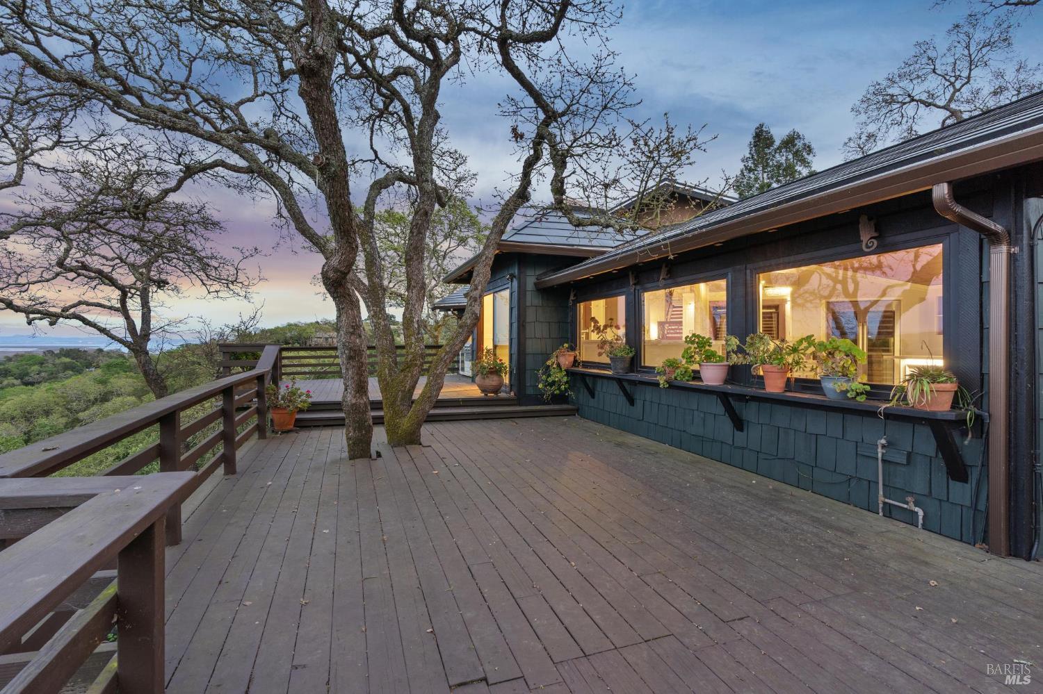 Detail Gallery Image 6 of 66 For 160 Crest Rd, Novato,  CA 94945 - 3 Beds | 3/2 Baths