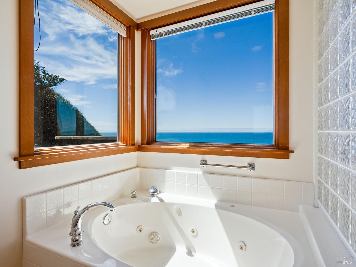 Detail Gallery Image 21 of 39 For 7400 S Highway 1 Unkn, Elk,  CA 95432 - 3 Beds | 3 Baths