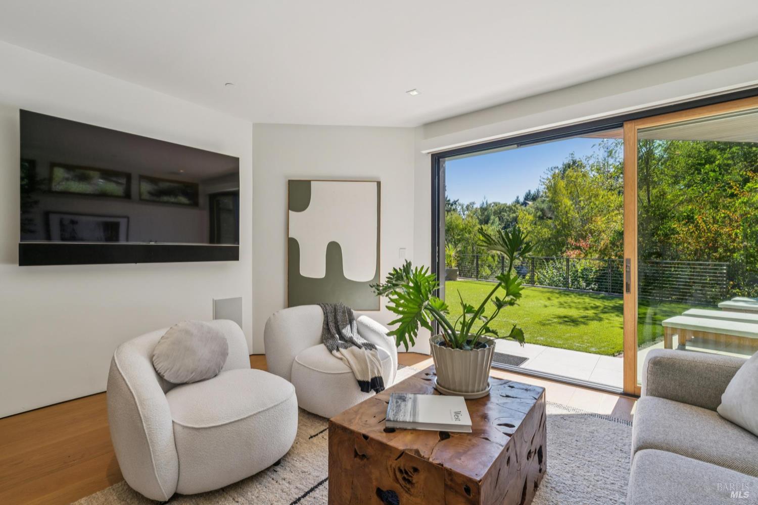 Detail Gallery Image 25 of 43 For 2 Upper Alcatraz Pl, Mill Valley,  CA 94941 - 5 Beds | 5/1 Baths