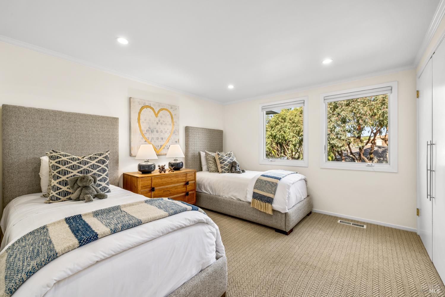 Detail Gallery Image 33 of 55 For 34 Southridge Dr, Tiburon,  CA 94920 - 4 Beds | 3/1 Baths