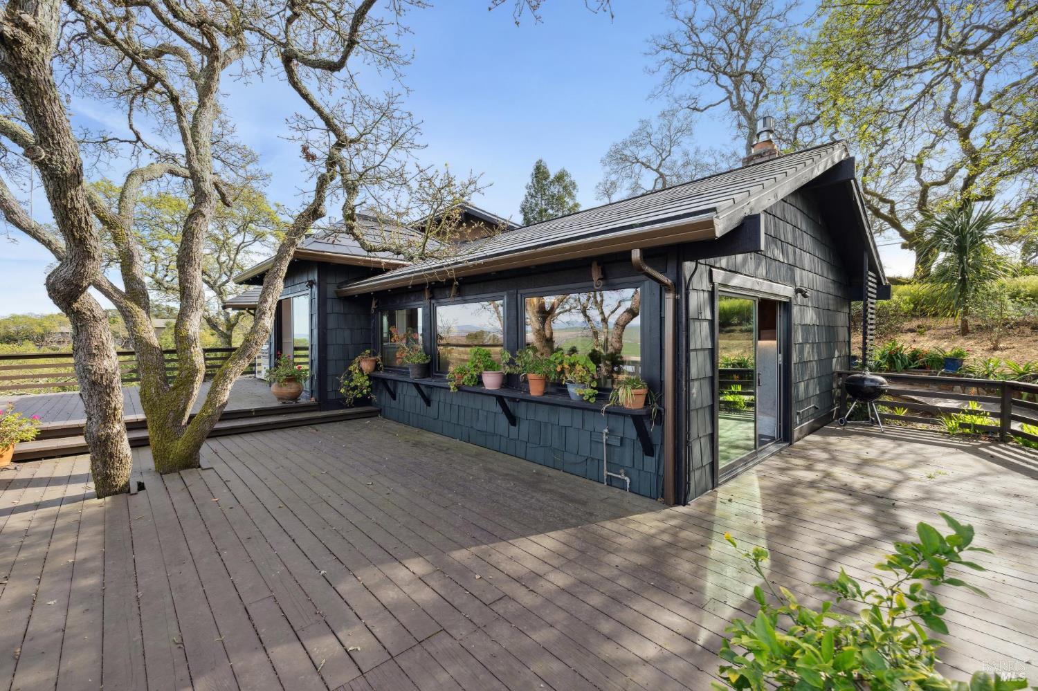 Detail Gallery Image 5 of 66 For 160 Crest Rd, Novato,  CA 94945 - 3 Beds | 3/2 Baths