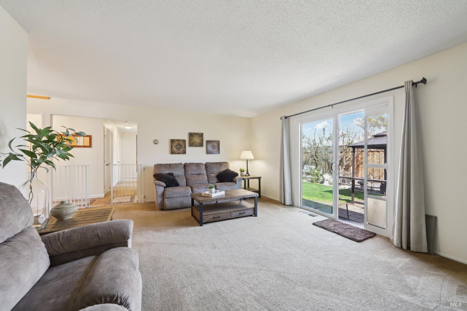 Detail Gallery Image 6 of 27 For 7070 Almond St, Rohnert Park,  CA 94928 - 3 Beds | 2 Baths