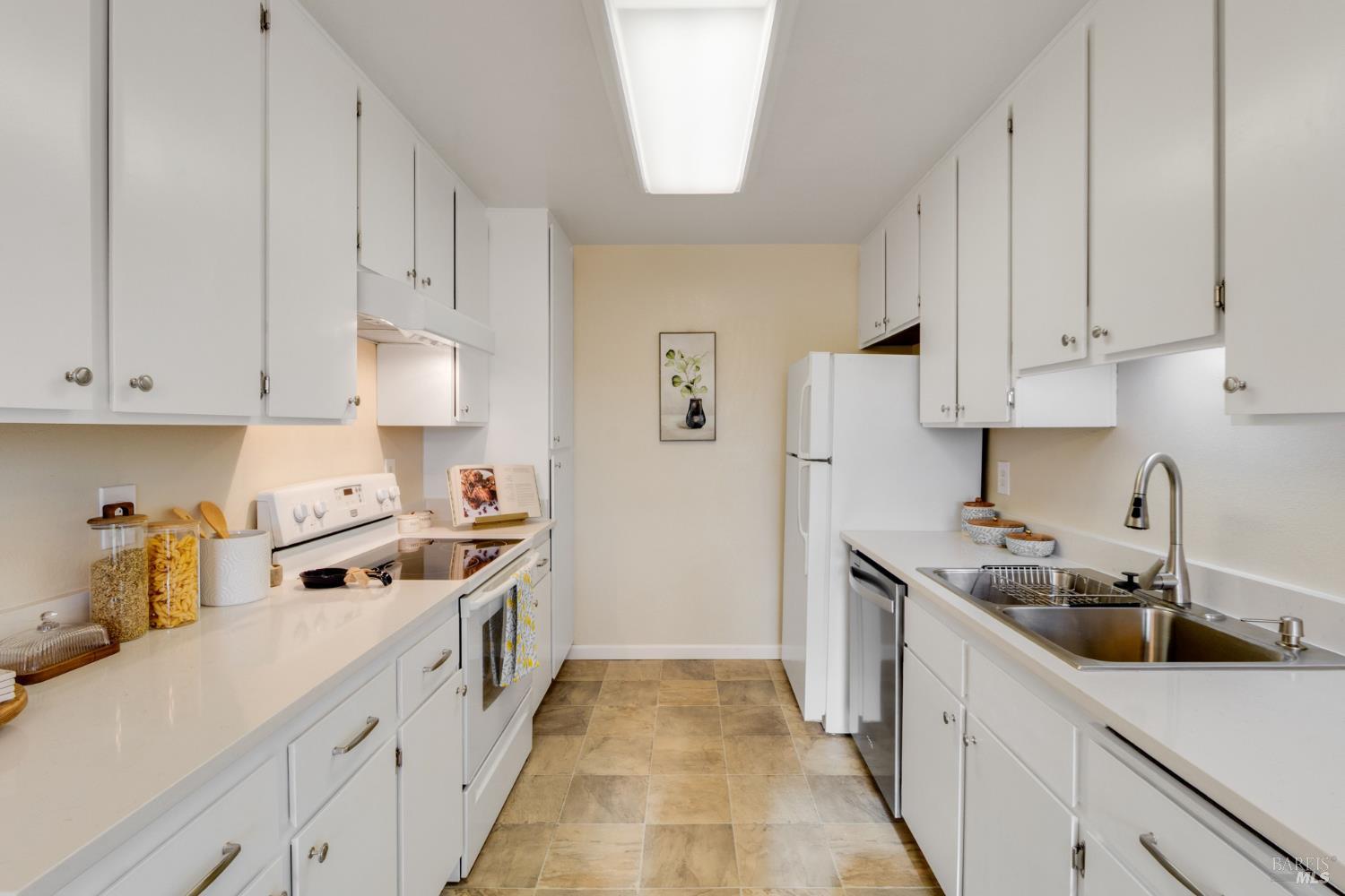 Detail Gallery Image 13 of 48 For 1474 London Cir, Benicia,  CA 94510 - 2 Beds | 2 Baths