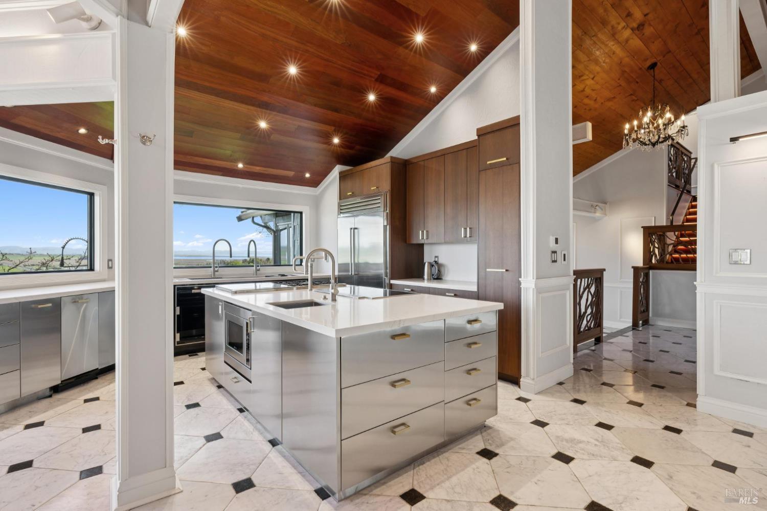 Detail Gallery Image 15 of 66 For 160 Crest Rd, Novato,  CA 94945 - 3 Beds | 3/2 Baths