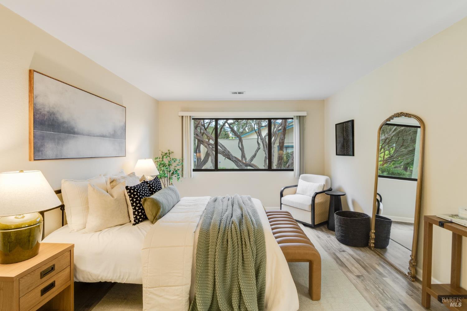 Detail Gallery Image 24 of 48 For 1474 London Cir, Benicia,  CA 94510 - 2 Beds | 2 Baths