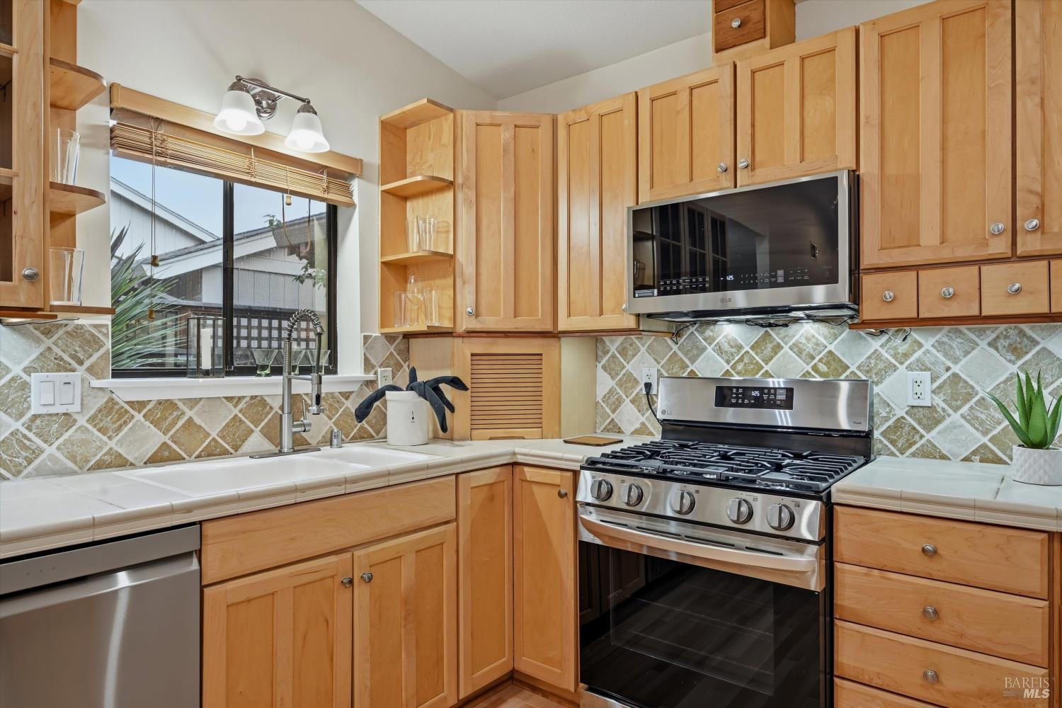 Detail Gallery Image 6 of 32 For 29 Vanessa Ct, Napa,  CA 94558 - 2 Beds | 2 Baths