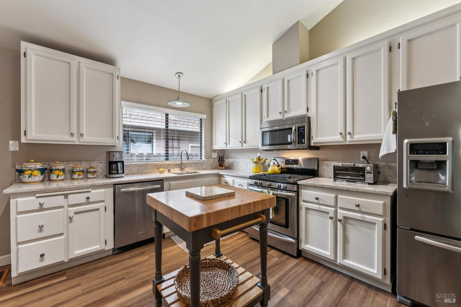 Detail Gallery Image 11 of 32 For 1239 Herbazal St, Sonoma,  CA 95476 - 2 Beds | 2 Baths