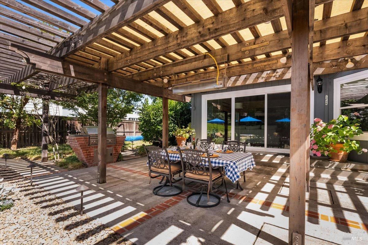 Detail Gallery Image 78 of 96 For 433 Tee Ct, Healdsburg,  CA 95448 - 4 Beds | 3/1 Baths