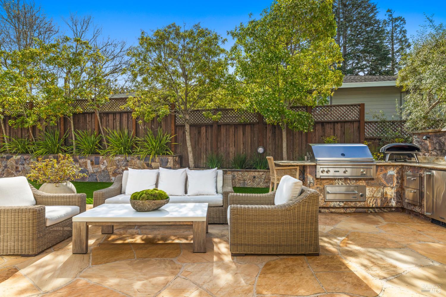 Detail Gallery Image 18 of 55 For 34 Southridge Dr, Tiburon,  CA 94920 - 4 Beds | 3/1 Baths